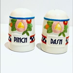 Rare 💎 Mary Engelbreit’s Retro Dash & Pinch salt & pepper shakers